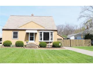 7151 Parkview Dr, Cleveland OH  44134-4758 exterior