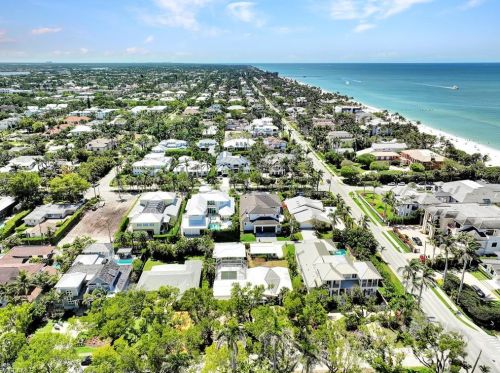 130 1 Ave, Naples FL 34120-2703 exterior