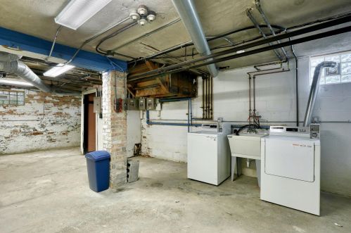 136 1 St, Milwaukee WI 53207-0014 exterior