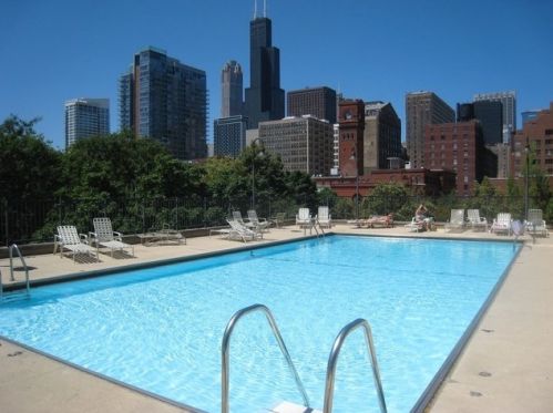 899 Plymouth Ct, Chicago IL  60605-2058 exterior