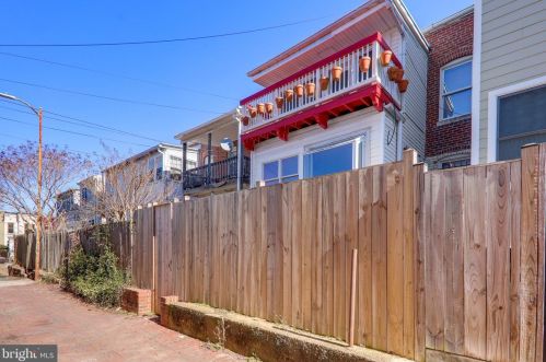 414 7 St, Washington DC 20003-2756 exterior