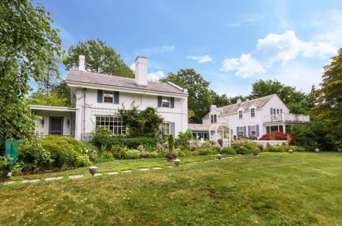 31 Bowery St, Middletown RI 02840-3560 exterior