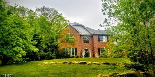 15 Crestview Ln, Sparta, NJ 07871-3860