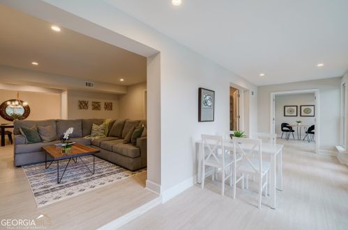 25 Chaumont Sq, Atlanta GA  30327-1088 exterior