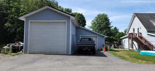 944 Main St, Killingly CT 06239-1401 exterior