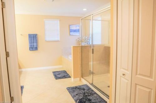 2330 Heydon Cir, Naples FL 34120-4578 exterior