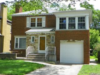 9441 Oakley Ave, Chicago, IL 60643-6748