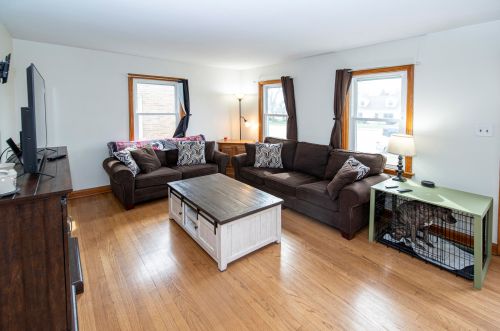 8732 Lincoln Ave, Milwaukee, WI 53227-2547