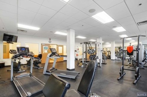 5201 Rio Vis Dr, Mahwah NJ 07430-4510 exterior