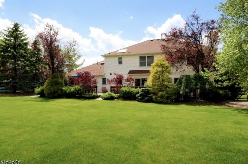 14 Marlin Dr, Whippany NJ exterior