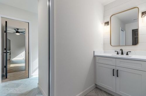 6160 Heards Creek Dr, Atlanta GA  30328-3635 exterior