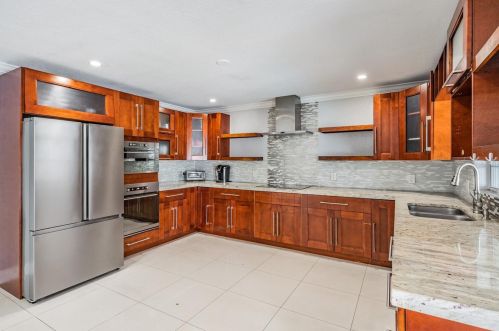 8201 Kirkwood Dr, Tampa FL  33634-2238 exterior