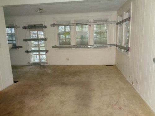 2720 98th St, Chicago, IL 60805-3238