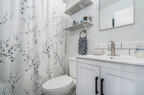 4762 Norfolk Cir, Kalamazoo MI  49024-3828 exterior