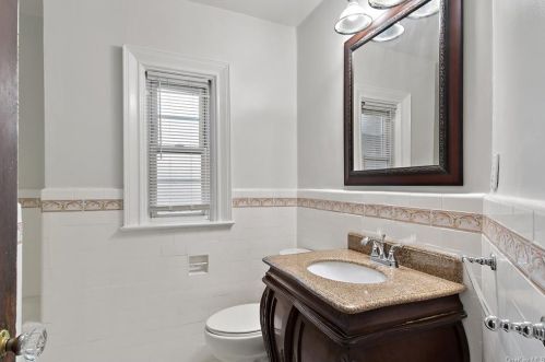 108 237 St, Bronx NY 10470-2006 exterior