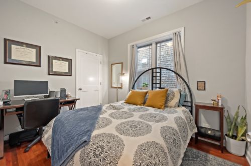 1452 Blackhawk St, Chicago IL 60610-1170 exterior