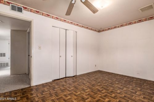 2902 Desert Cv Ave, Phoenix AZ 85028-3430 exterior