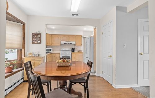 2 Furth Rd, Valley Stream NY 11581-2531 exterior