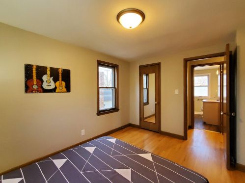 1631 Chateau Pl, Milwaukee WI 53217-6022 exterior