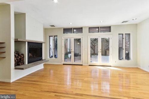 730 Bainbridge St, Philadelphia PA 19146-1807 exterior