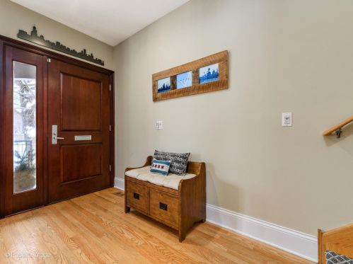 4103 Southport Ave, Chicago, IL 60613-1910