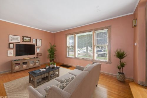 6218 Byron St, Chicago, IL 60634-2505