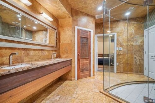 3 Pne Ter, Demarest NJ 07627-1214 exterior