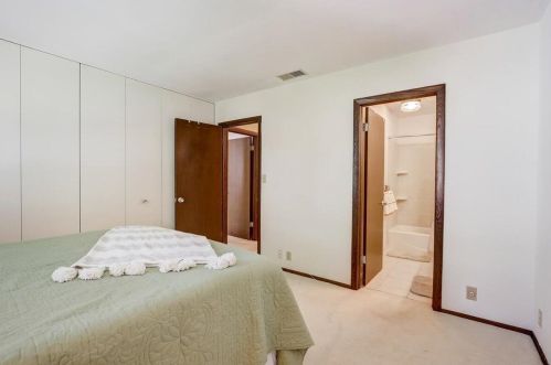 9039 70, Milwaukee WI 53218-2212 exterior