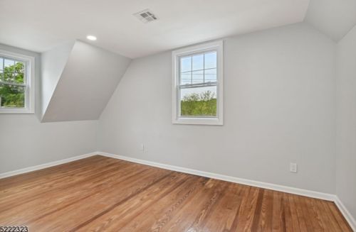 24 Westminster Ter, Town Center NJ 07052-2735 exterior