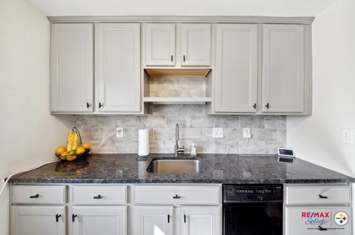 283 Longleaf Dr, Moon Twp PA  15108-3135 exterior