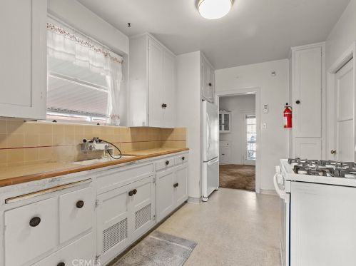 9716 Oak St, Bellflower CA 90706-5326 exterior