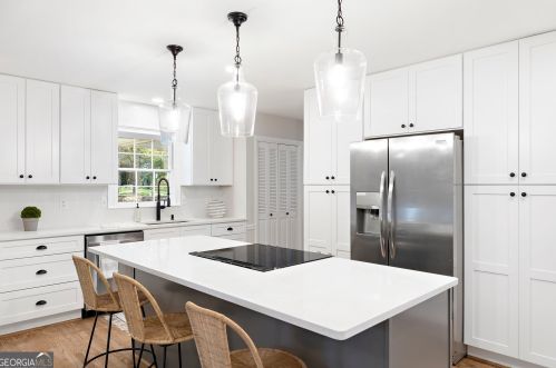 7330 Hunters Branch Dr, Atlanta GA  30328-1721 exterior