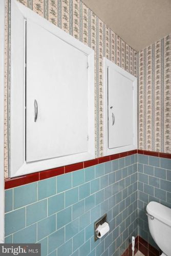 214 Charles St, Hanover PA 17331-2204 exterior