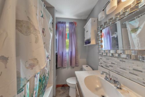 56 Stewart St, Grand Rapids MI 49507-2402 exterior