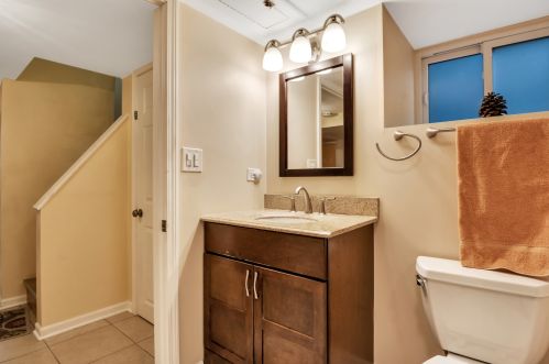 2311 Lunt Ave, Chicago IL  60645-4712 exterior