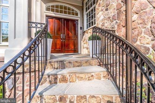 1125 Basil Rd, Mc Lean VA  22101-1803 exterior