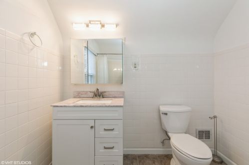 14210 Clark St, Chicago IL 60640-2101 exterior