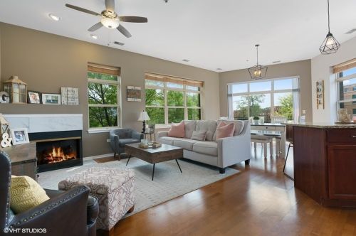 2915 Clybourn Ave, Chicago, IL 60618-8282