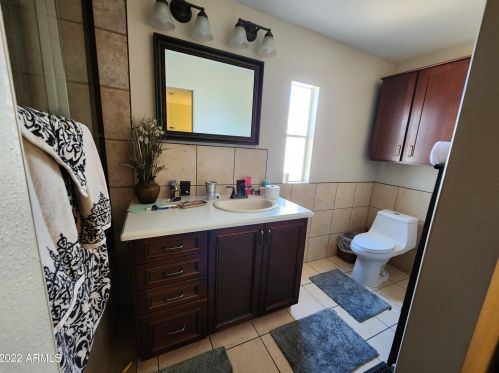 18214 2nd St, Phoenix AZ  85022-1006 exterior