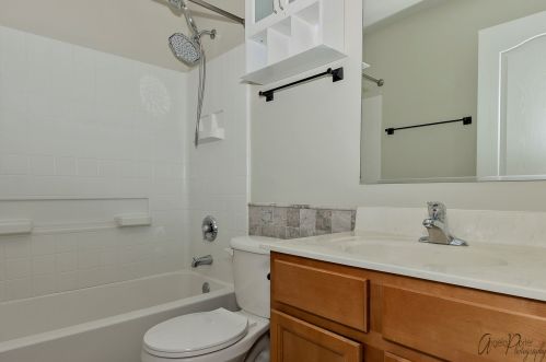 284 Macintosh Ave, Bull Valley IL 60098-7623 exterior