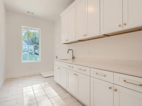 4682 Conway Dr, Atlanta GA 30327-3535 exterior