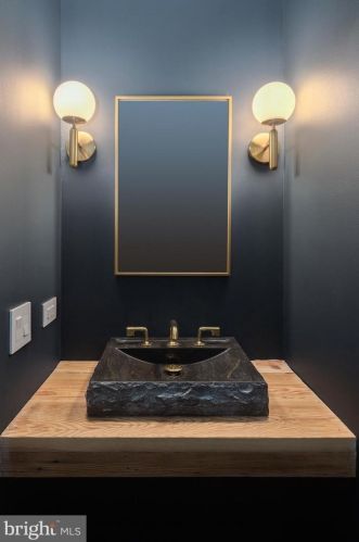 2013 Q St, Washington DC 20002-2373 exterior