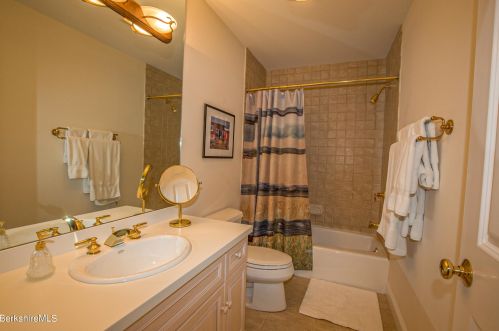 47 Fairwynds Dr, Lenox MA 01240-2729 exterior