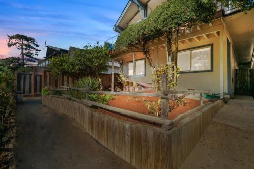 427 Riverview Ave, Capitola CA 95010-2757 exterior