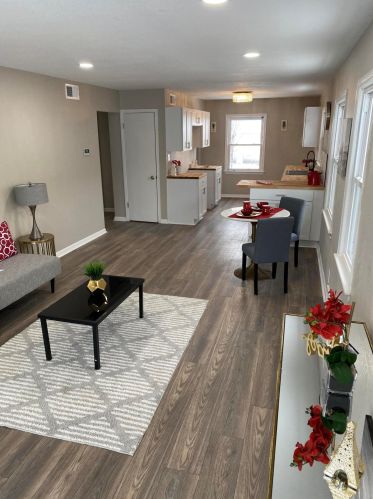 4154 48th St, Milwaukee, WI 53216-1545