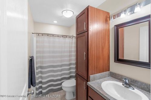 16120 Park Lake Rd, East Lansing MI 48823-9480 exterior