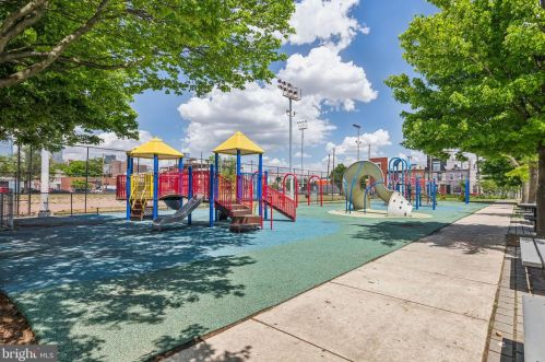 2203 Ellsworth St, Philadelphia PA 19146-2812 exterior