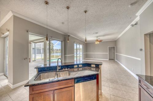 10041 Oasis Palm Dr, Tampa FL 33615-2779 exterior