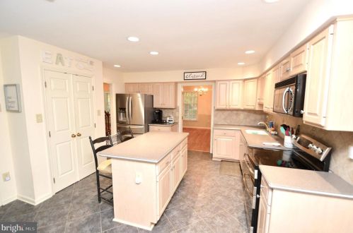 1 Bradford Dr, Southampton NJ  08088-8678 exterior