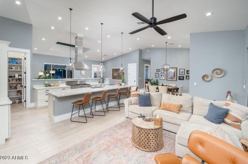 3302 51st St, Phoenix AZ  85018-6612 exterior